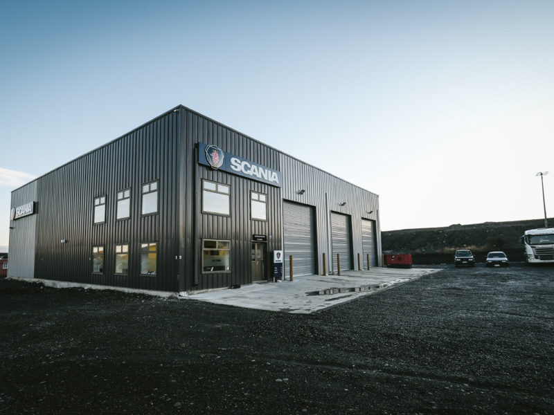 Prefab Steel Building Automotive Workshop. 85x87 Scania Warehouse located in Punta Arenas, Chile.